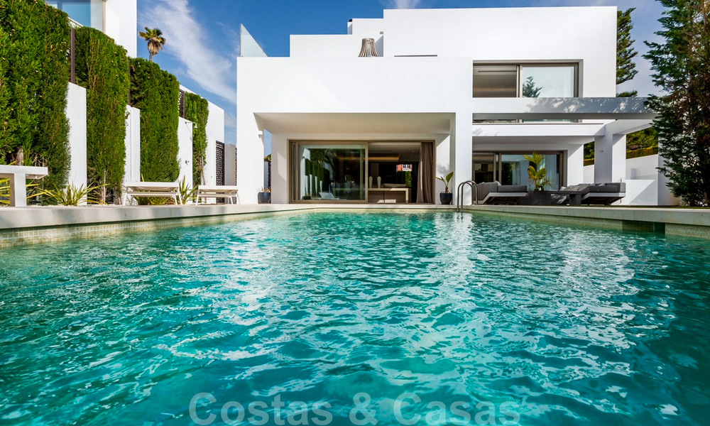 Instapklare, moderne designvilla te koop, tweedelijns strand aan de Golden Mile - Marbella 37980