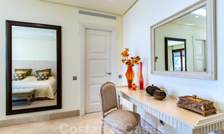 Stijlvol eerstelijns strand penthouse te koop in mediterrane stijl met zeezicht in Los Monteros, Marbella 38094 