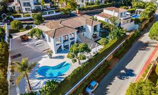 Elegante, zeer stijlvolle luxevilla te koop in het hart van de Golf Vallei in Nueva Andalucia te Marbella 38202 