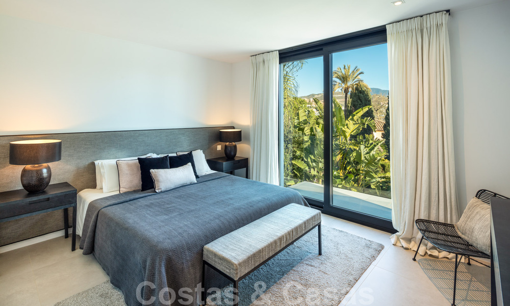 Elegante, zeer stijlvolle luxevilla te koop in het hart van de Golf Vallei in Nueva Andalucia te Marbella 38203