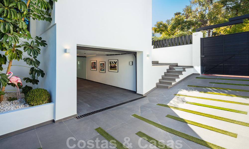 Elegante, zeer stijlvolle luxevilla te koop in het hart van de Golf Vallei in Nueva Andalucia te Marbella 38215