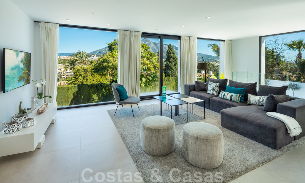 Elegante, zeer stijlvolle luxevilla te koop in het hart van de Golf Vallei in Nueva Andalucia te Marbella 38219