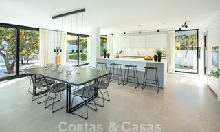 Elegante, zeer stijlvolle luxevilla te koop in het hart van de Golf Vallei in Nueva Andalucia te Marbella 38221 