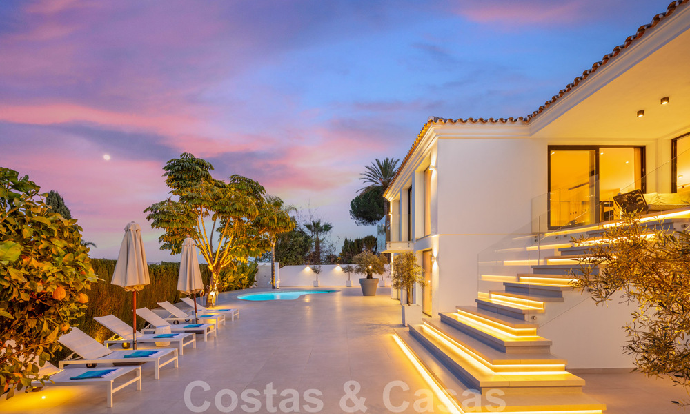 Elegante, zeer stijlvolle luxevilla te koop in het hart van de Golf Vallei in Nueva Andalucia te Marbella 38230