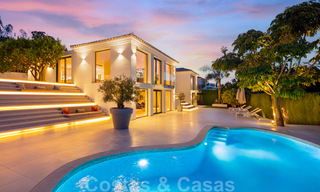 Elegante, zeer stijlvolle luxevilla te koop in het hart van de Golf Vallei in Nueva Andalucia te Marbella 38232 