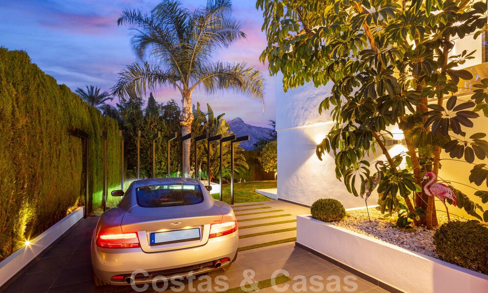 Elegante, zeer stijlvolle luxevilla te koop in het hart van de Golf Vallei in Nueva Andalucia te Marbella 38233