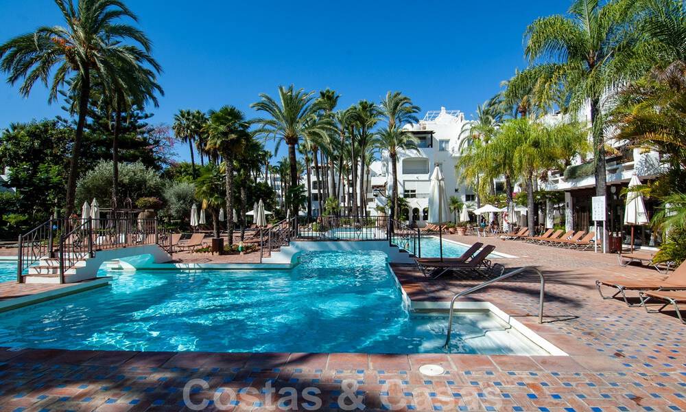 Modern, ruim, designer penthouse te koop a/d strandzijde e/o loopafstand v/h centrum van Puerto Banus in Marbella 38258