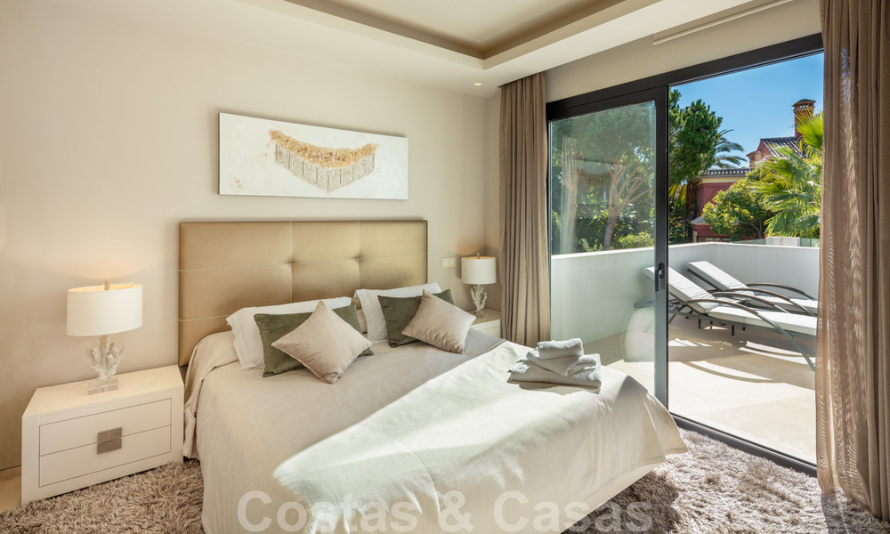 Hedendaagse, stijlvolle luxevilla te koop in een afgeschermde woonwijk op de Golden Mile in Marbella 38268
