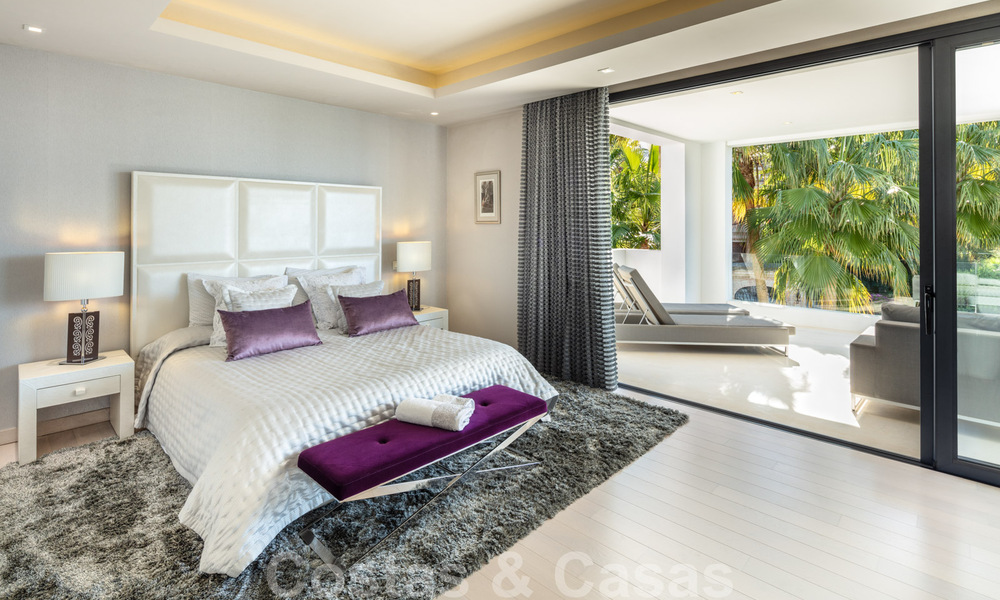 Hedendaagse, stijlvolle luxevilla te koop in een afgeschermde woonwijk op de Golden Mile in Marbella 38271