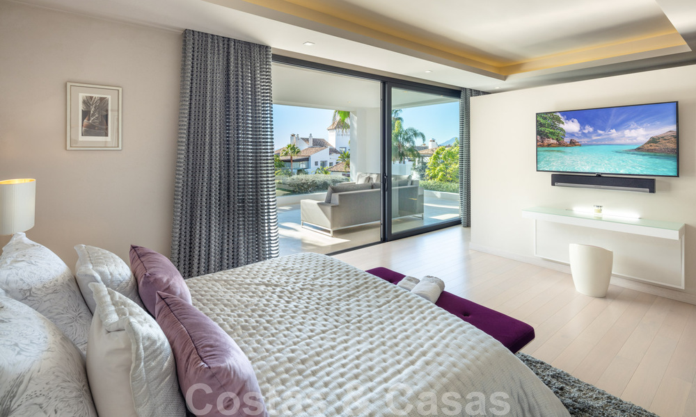 Hedendaagse, stijlvolle luxevilla te koop in een afgeschermde woonwijk op de Golden Mile in Marbella 38272
