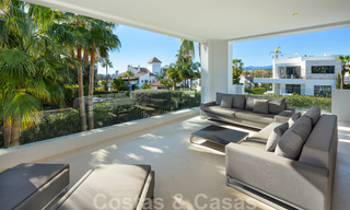 Hedendaagse, stijlvolle luxevilla te koop in een afgeschermde woonwijk op de Golden Mile in Marbella 38275 