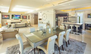 Hedendaagse, stijlvolle luxevilla te koop in een afgeschermde woonwijk op de Golden Mile in Marbella 38287 