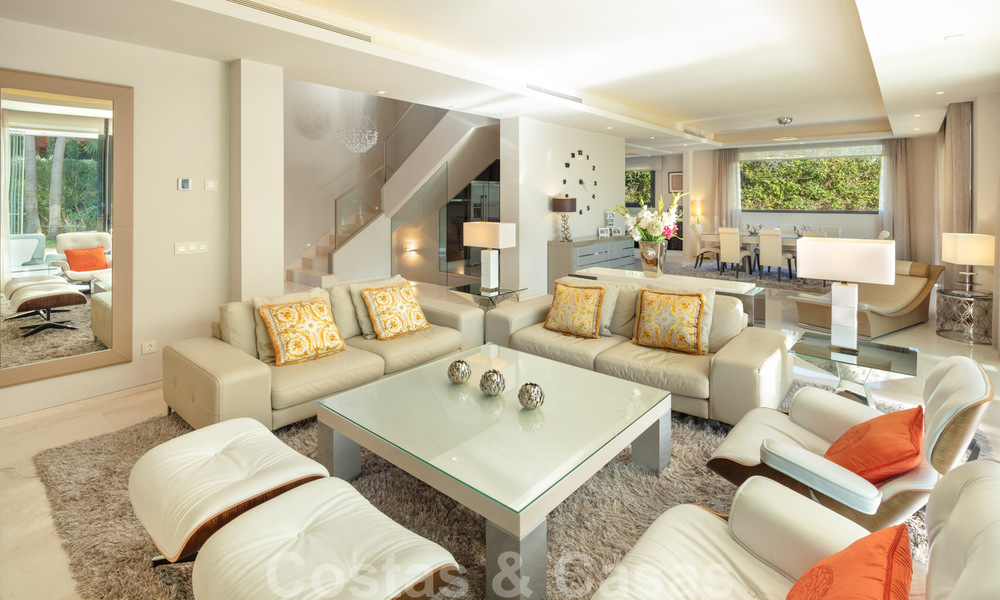 Hedendaagse, stijlvolle luxevilla te koop in een afgeschermde woonwijk op de Golden Mile in Marbella 38289