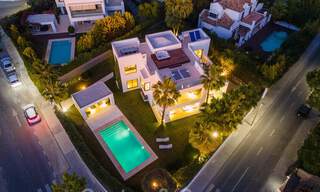 Hedendaagse, stijlvolle luxevilla te koop in een afgeschermde woonwijk op de Golden Mile in Marbella 38295 