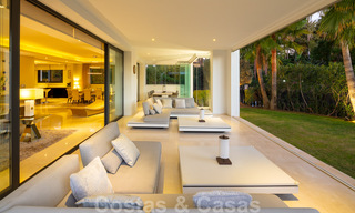 Hedendaagse, stijlvolle luxevilla te koop in een afgeschermde woonwijk op de Golden Mile in Marbella 38299 