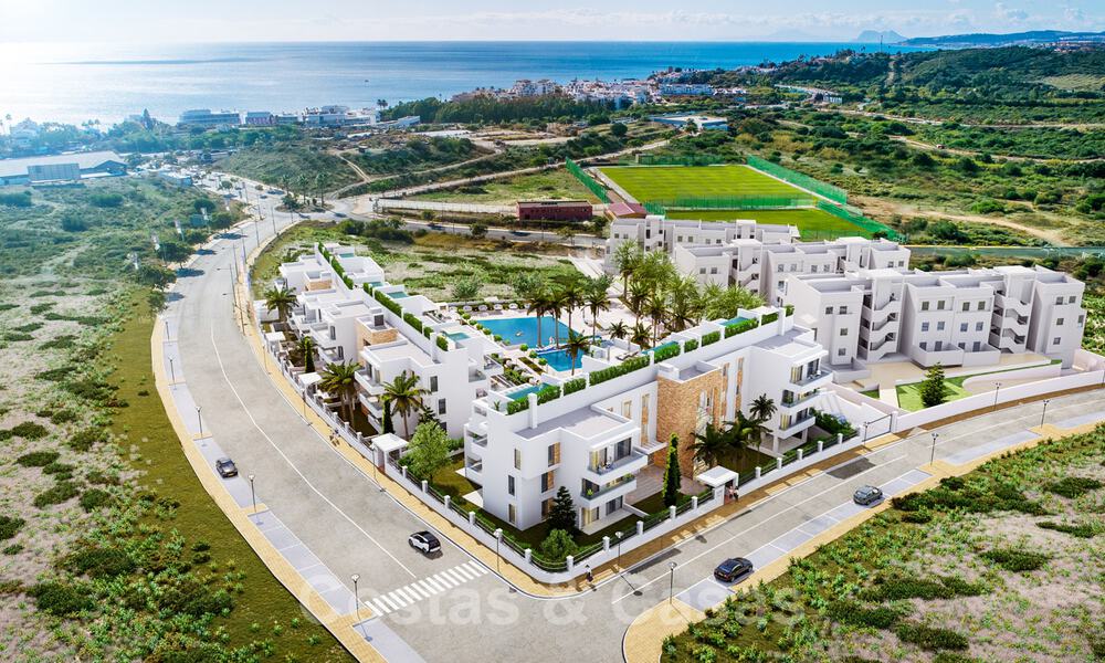 Nieuw project met luxe appartementen en penthouses met privézwembaden en zeezicht, op 500 meter van de zee in Estepona 38409