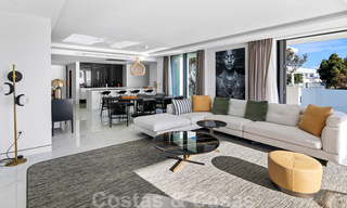 Instapklaar, modern, ultra-luxueus appartement te koop, eerstelijnstrand, met open zeezicht, tussen Marbella en Estepona 38421 