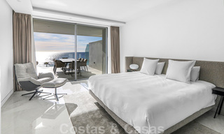 Instapklaar, modern, ultra-luxueus appartement te koop, eerstelijnstrand, met open zeezicht, tussen Marbella en Estepona 38424 