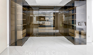 Instapklaar, modern, ultra-luxueus appartement te koop, eerstelijnstrand, met open zeezicht, tussen Marbella en Estepona 38425 