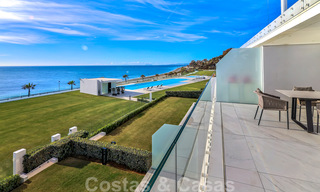 Instapklaar, modern, ultra-luxueus appartement te koop, eerstelijnstrand, met open zeezicht, tussen Marbella en Estepona 38441 