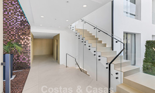 Instapklaar, modern, ultra-luxueus appartement te koop, eerstelijnstrand, met open zeezicht, tussen Marbella en Estepona 38446 
