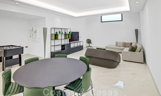 Instapklaar, modern, ultra-luxueus appartement te koop, eerstelijnstrand, met open zeezicht, tussen Marbella en Estepona 38447 