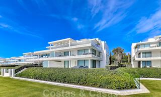 Instapklaar, modern, ultra-luxueus appartement te koop, eerstelijnstrand, met open zeezicht, tussen Marbella en Estepona 38451 
