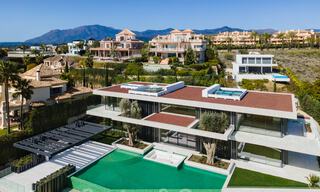 Nieuwe, moderne, majestueuze villa te koop, eerstelijns golf met panoramisch uitzicht in vijfsterren golfresort in Marbella - Benahavis 38454 