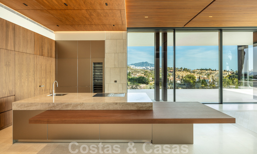 Nieuwe, moderne, majestueuze villa te koop, eerstelijns golf met panoramisch uitzicht in vijfsterren golfresort in Marbella - Benahavis 38463