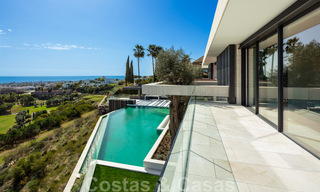 Nieuwe, moderne, majestueuze villa te koop, eerstelijns golf met panoramisch uitzicht in vijfsterren golfresort in Marbella - Benahavis 38472 