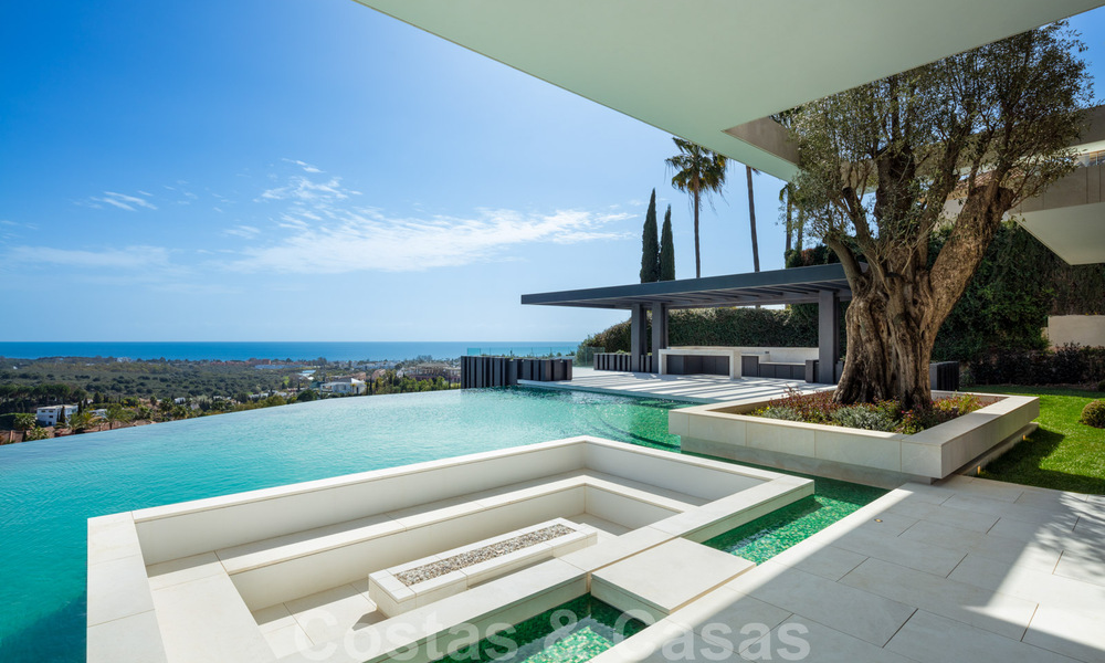 Nieuwe, moderne, majestueuze villa te koop, eerstelijns golf met panoramisch uitzicht in vijfsterren golfresort in Marbella - Benahavis 38476