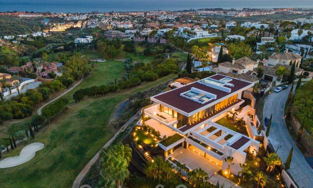 Nieuwe, moderne, majestueuze villa te koop, eerstelijns golf met panoramisch uitzicht in vijfsterren golfresort in Marbella - Benahavis 38484