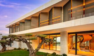 Nieuwe, moderne, majestueuze villa te koop, eerstelijns golf met panoramisch uitzicht in vijfsterren golfresort in Marbella - Benahavis 38486 