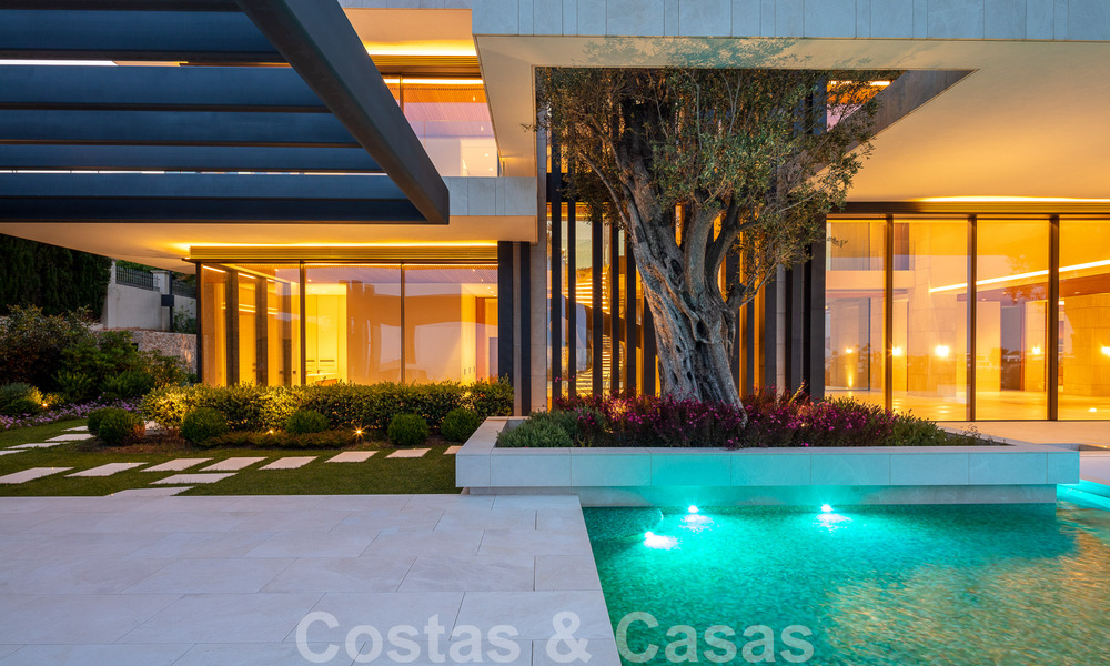 Nieuwe, moderne, majestueuze villa te koop, eerstelijns golf met panoramisch uitzicht in vijfsterren golfresort in Marbella - Benahavis 52346
