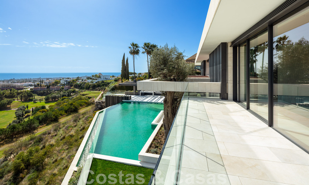 Nieuwe, moderne, majestueuze villa te koop, eerstelijns golf met panoramisch uitzicht in vijfsterren golfresort in Marbella - Benahavis 52362