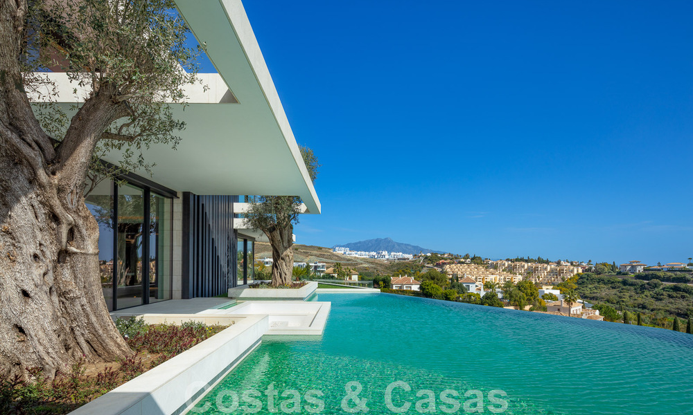 Nieuwe, moderne, majestueuze villa te koop, eerstelijns golf met panoramisch uitzicht in vijfsterren golfresort in Marbella - Benahavis 52366
