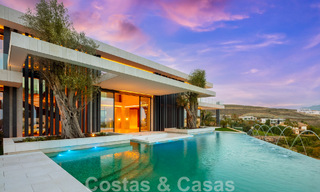 Nieuwe, moderne, majestueuze villa te koop, eerstelijns golf met panoramisch uitzicht in vijfsterren golfresort in Marbella - Benahavis 52372 