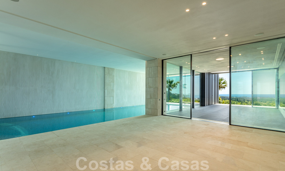 Nieuwe, moderne, majestueuze villa te koop, eerstelijns golf met panoramisch uitzicht in vijfsterren golfresort in Marbella - Benahavis 52378