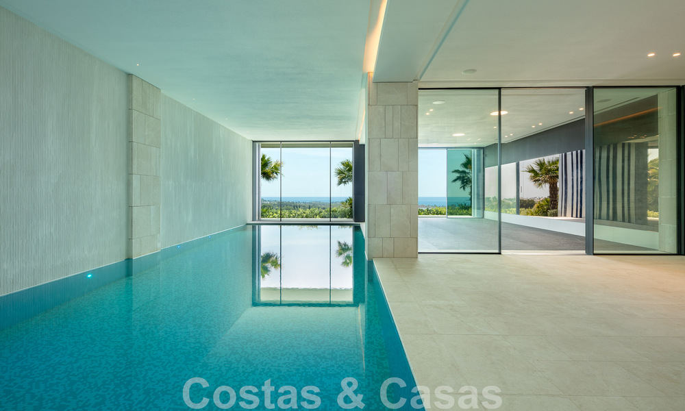 Nieuwe, moderne, majestueuze villa te koop, eerstelijns golf met panoramisch uitzicht in vijfsterren golfresort in Marbella - Benahavis 52379