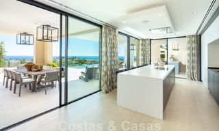 Instapklare, nieuwe luxevilla te koop met panoramisch zeezicht, in een eersteklas golfresort, Benahavis - Marbella 38541 