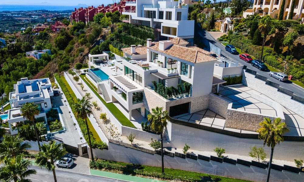 Instapklare, nieuwe luxevilla te koop met panoramisch zeezicht, in een eersteklas golfresort, Benahavis - Marbella 38560