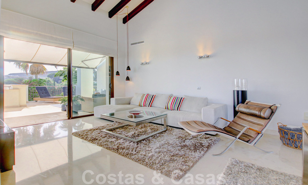 Prachtig, hedendaags penthouse te koop met panoramisch uitzicht op zee in een afgeschermd complex in het exclusieve Benahavis - Marbella 38566