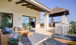Prachtig, hedendaags penthouse te koop met panoramisch uitzicht op zee in een afgeschermd complex in het exclusieve Benahavis - Marbella 38571 