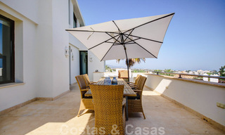 Prachtig, hedendaags penthouse te koop met panoramisch uitzicht op zee in een afgeschermd complex in het exclusieve Benahavis - Marbella 38572 