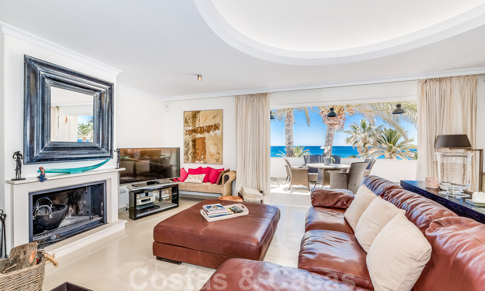 Stijlvol, tweedelijns strandhuis te koop met uitgestrekt zicht op zee in gated beachfront community op de Golden Mile, Marbella 38590