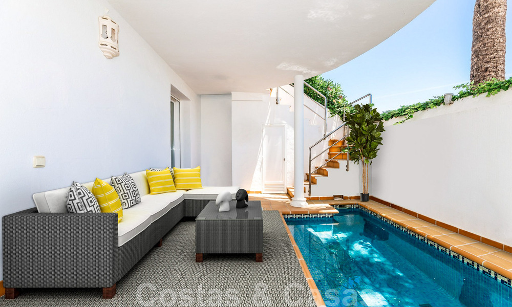 Stijlvol, tweedelijns strandhuis te koop met uitgestrekt zicht op zee in gated beachfront community op de Golden Mile, Marbella 38595