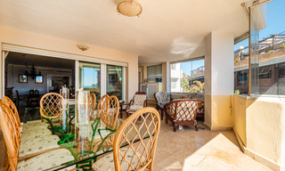 Authentiek, eerstelijns strand appartement te koop met zeezicht op een steenworp van Puerto Banus, Marbella 38622 
