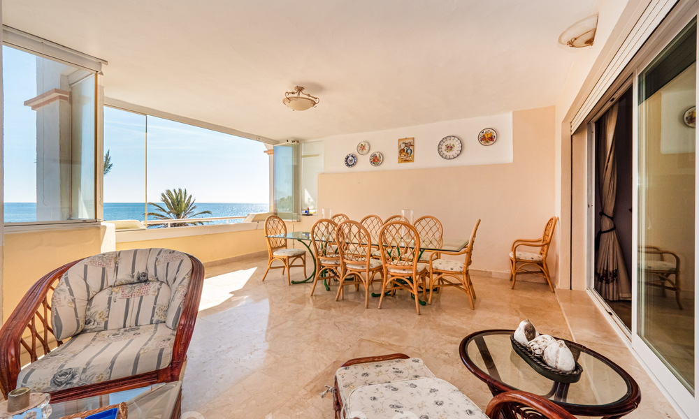 Authentiek, eerstelijns strand appartement te koop met zeezicht op een steenworp van Puerto Banus, Marbella 38624
