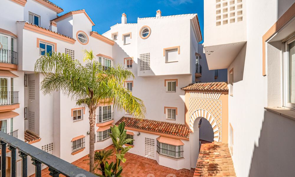 Authentiek, eerstelijns strand appartement te koop met zeezicht op een steenworp van Puerto Banus, Marbella 38645