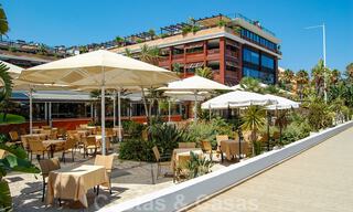 Authentiek, eerstelijns strand appartement te koop met zeezicht op een steenworp van Puerto Banus, Marbella 38661 